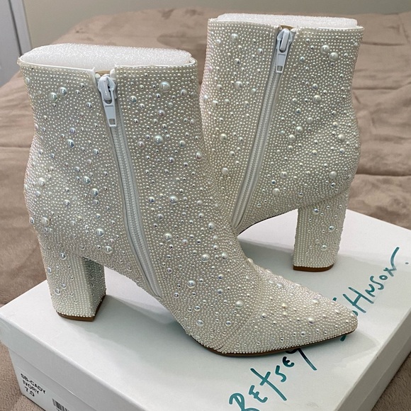 Never Worn Betsey Johnson “Cady” Pearl Embellished Boots in Ivory - Picture 4 of 5